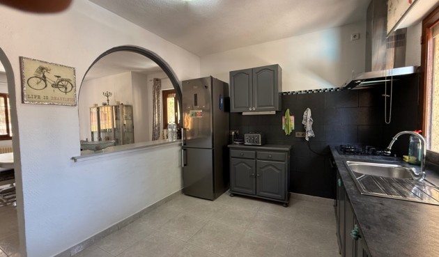 Återförsäljning - Villa -
Orihuela - Inland