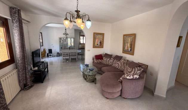 Återförsäljning - Villa -
Orihuela - Inland