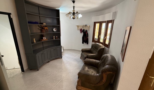 Återförsäljning - Villa -
Orihuela - Inland