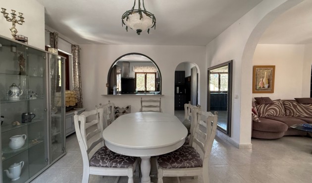 Återförsäljning - Villa -
Orihuela - Inland