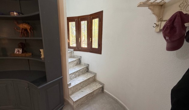 Återförsäljning - Villa -
Orihuela - Inland