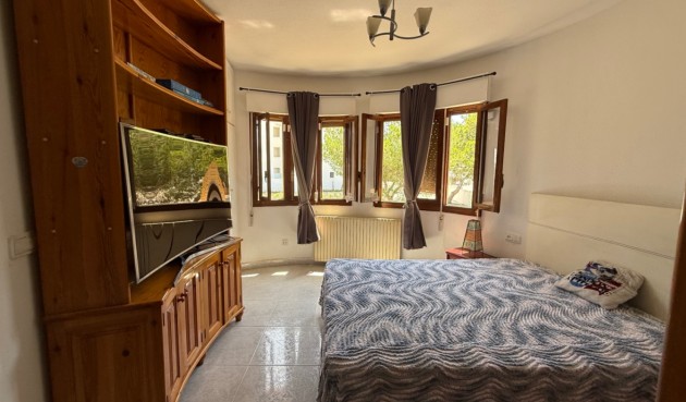 Återförsäljning - Villa -
Orihuela - Inland