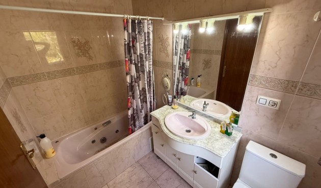 Återförsäljning - Villa -
Orihuela - Inland