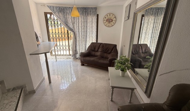 Återförsäljning - Villa -
Orihuela - Inland