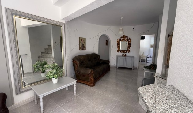 Återförsäljning - Villa -
Orihuela - Inland