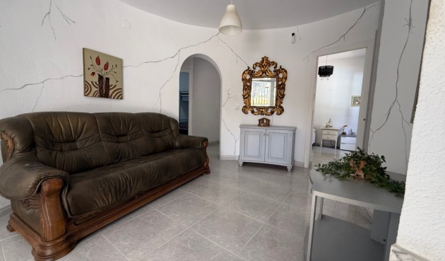 Återförsäljning - Villa -
Orihuela - Inland