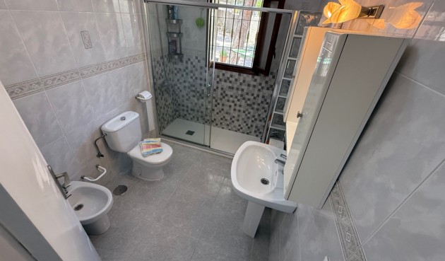 Återförsäljning - Villa -
Orihuela - Inland