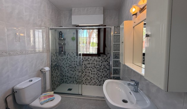 Återförsäljning - Villa -
Orihuela - Inland