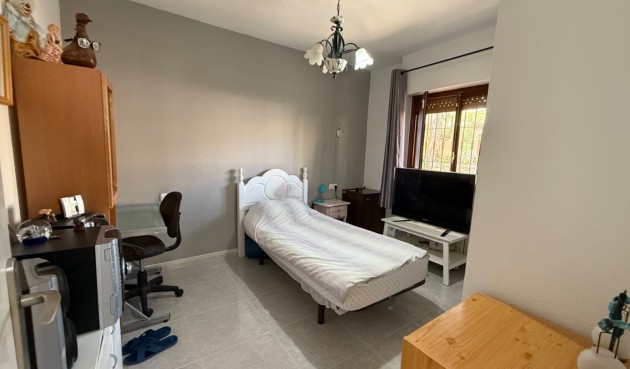 Återförsäljning - Villa -
Orihuela - Inland