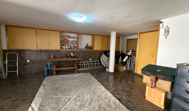 Återförsäljning - Villa -
Orihuela - Inland