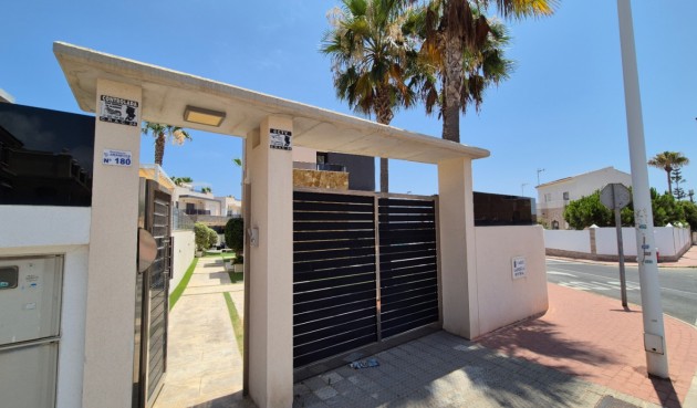 Återförsäljning - Villa -
Torrevieja - Costa Blanca