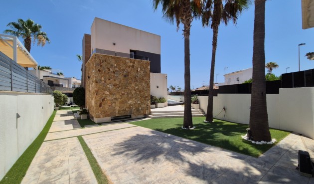 Återförsäljning - Villa -
Torrevieja - Costa Blanca