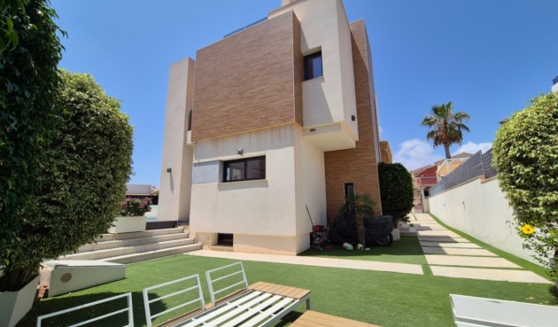 Återförsäljning - Villa -
Torrevieja - Costa Blanca