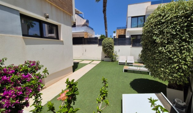 Återförsäljning - Villa -
Torrevieja - Costa Blanca