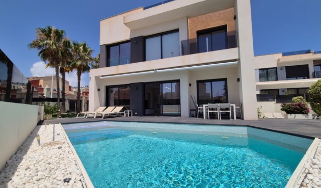 Återförsäljning - Villa -
Torrevieja - Costa Blanca