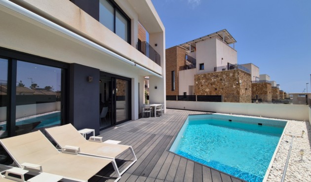 Återförsäljning - Villa -
Torrevieja - Costa Blanca