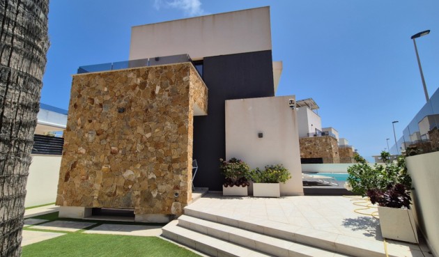 Återförsäljning - Villa -
Torrevieja - Costa Blanca