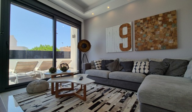 Återförsäljning - Villa -
Torrevieja - Costa Blanca