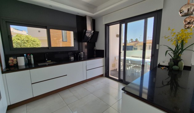 Återförsäljning - Villa -
Torrevieja - Costa Blanca