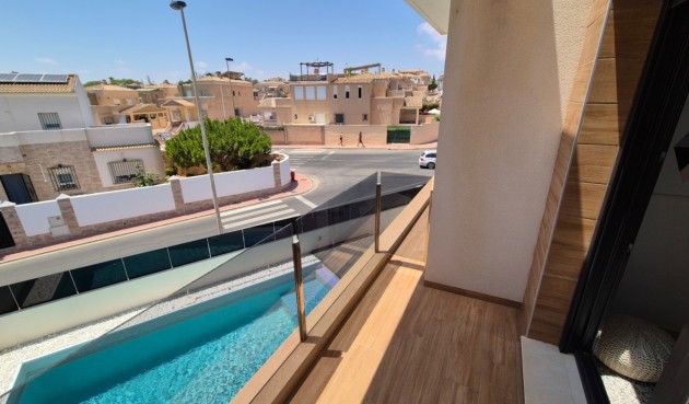 Återförsäljning - Villa -
Torrevieja - Costa Blanca