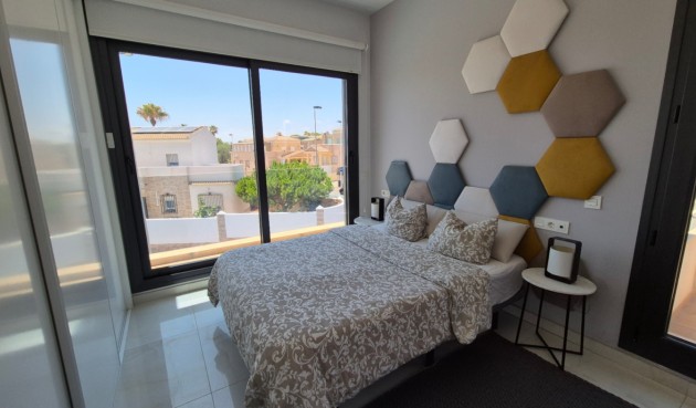 Återförsäljning - Villa -
Torrevieja - Costa Blanca