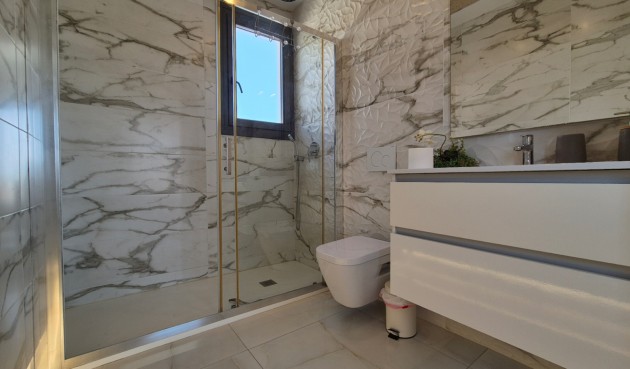 Återförsäljning - Villa -
Torrevieja - Costa Blanca