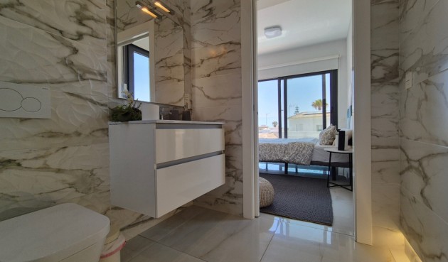 Återförsäljning - Villa -
Torrevieja - Costa Blanca