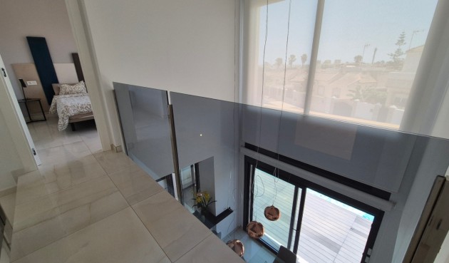 Återförsäljning - Villa -
Torrevieja - Costa Blanca