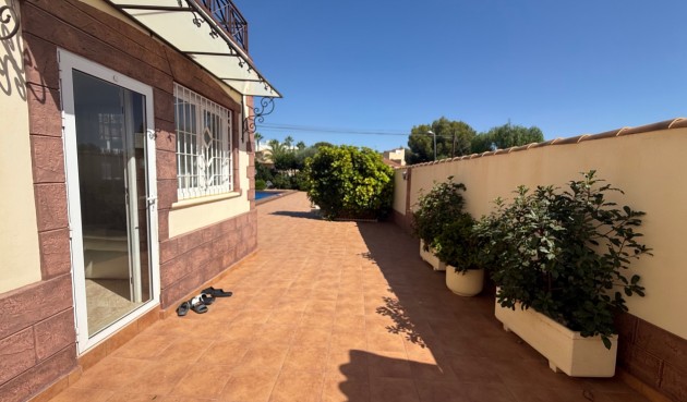 Återförsäljning - Villa -
Torrevieja - Costa Blanca