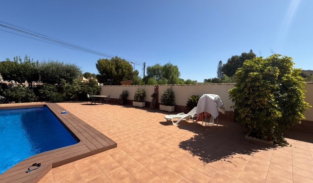 Återförsäljning - Villa -
Torrevieja - Costa Blanca