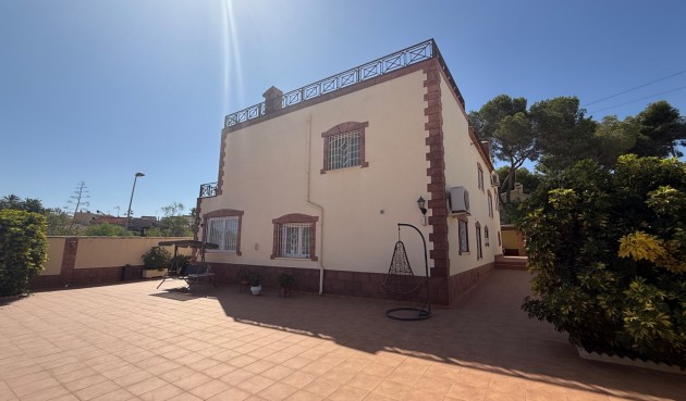 Återförsäljning - Villa -
Torrevieja - Costa Blanca