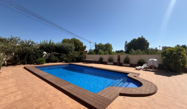 Återförsäljning - Villa -
Torrevieja - Costa Blanca