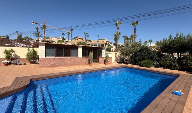 Återförsäljning - Villa -
Torrevieja - Costa Blanca