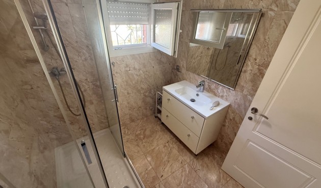 Återförsäljning - Villa -
Torrevieja - Costa Blanca