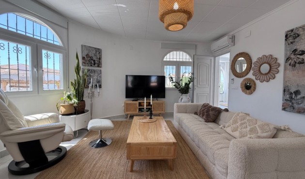 Återförsäljning - Villa -
Torrevieja - Costa Blanca