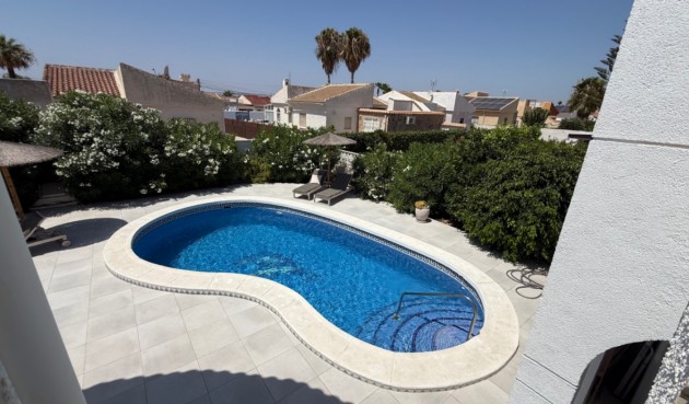 Återförsäljning - Villa -
Torrevieja - Costa Blanca