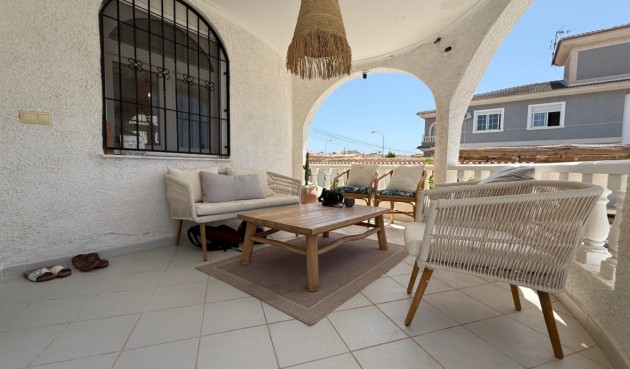 Återförsäljning - Villa -
Torrevieja - Costa Blanca