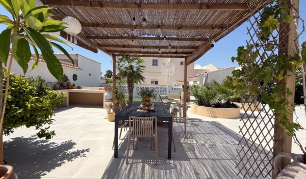 Återförsäljning - Villa -
Torrevieja - Costa Blanca