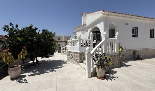 Återförsäljning - Villa -
Torrevieja - Costa Blanca