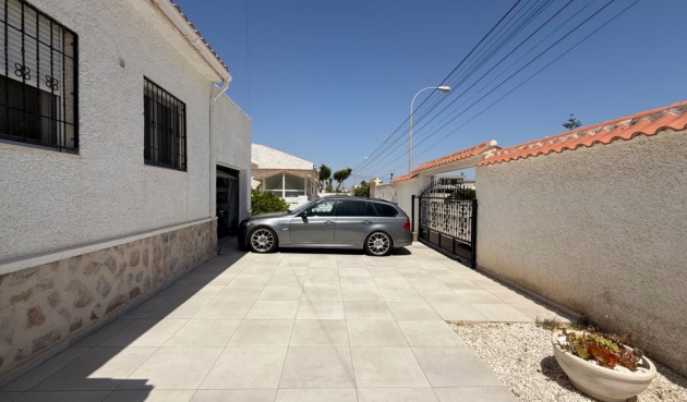 Återförsäljning - Villa -
Torrevieja - Costa Blanca