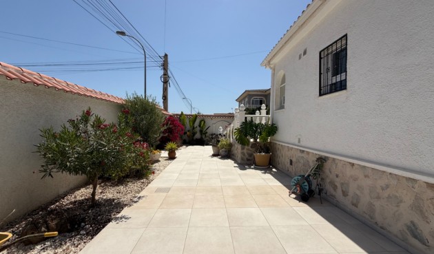 Återförsäljning - Villa -
Torrevieja - Costa Blanca