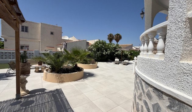 Återförsäljning - Villa -
Torrevieja - Costa Blanca