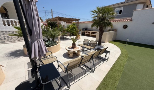 Återförsäljning - Villa -
Torrevieja - Costa Blanca