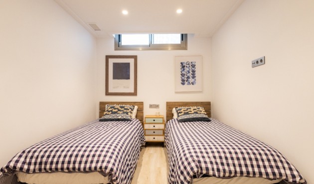 Återförsäljning - Villa -
Orihuela - Inland