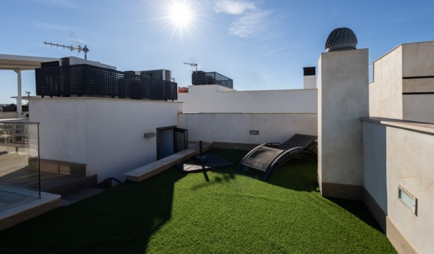 Återförsäljning - Villa -
Orihuela - Inland