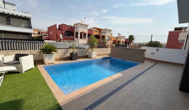 Återförsäljning - Villa -
Orihuela - Inland