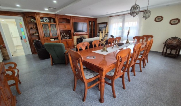 Återförsäljning - Villa -
Orihuela - Inland