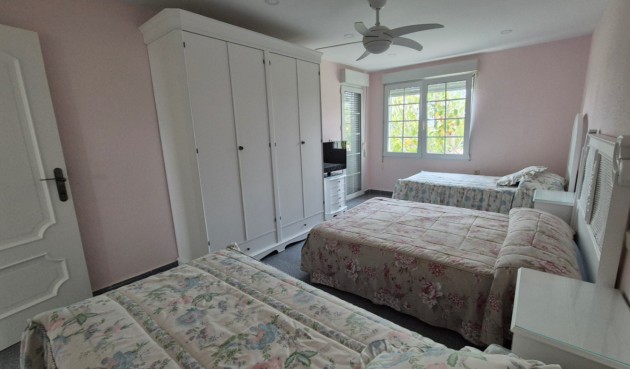 Återförsäljning - Villa -
Orihuela - Inland