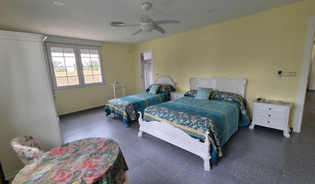 Återförsäljning - Villa -
Orihuela - Inland