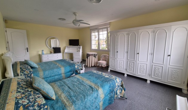 Återförsäljning - Villa -
Orihuela - Inland